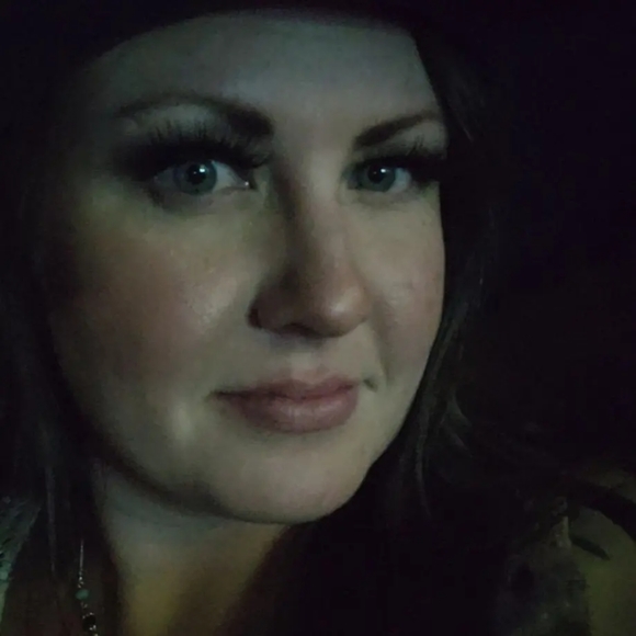 Meet your Posher, Abbey - Picture 3 of 3